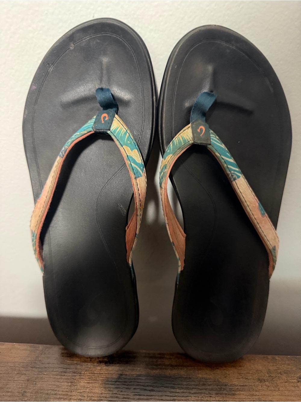 OluKai Teal & Tan Patterned Flip Flops | Black Footbed